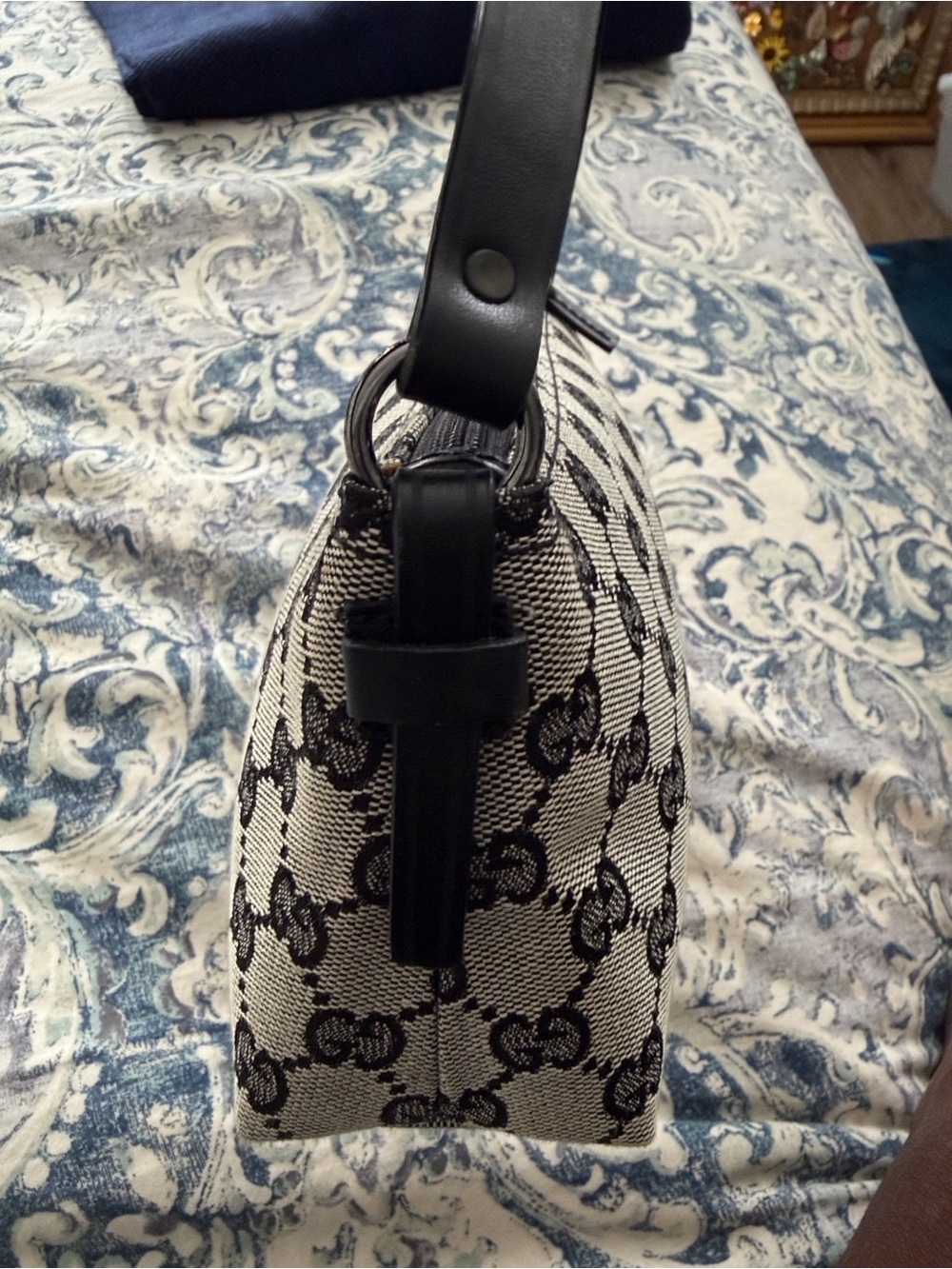 Authentic Gucci Beige and Black GG Canvas Shoulder Bag - Picture 3 of 9